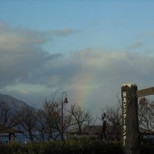 ビジターセンターにて。虹が見えました。