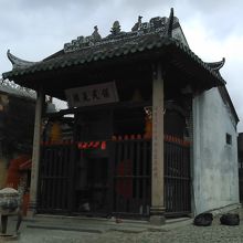 小さな寺院です