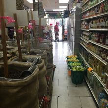 ユーゴ万歳！な店内