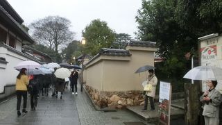 いかにも観光地らしい土産物屋通り