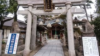 龍の手水舎がある。