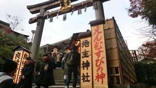 縁結びが売りだが、もともとは格式、歴史のある神社