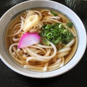 境内のうどん屋は格安