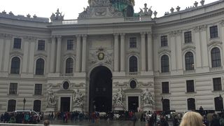 大きな建物です