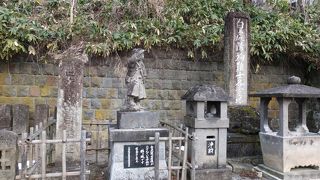 白虎隊が見たという鶴ヶ城の方角がわかりやすくなっている