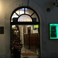 ホテル入口、少々分かり辛いので注意。中央広場からすぐ