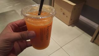 生絞りみかんジュースで一服