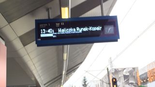 岩塩で出来た彫刻や聖堂は言わずもがな、写真代出して撮るのが吉