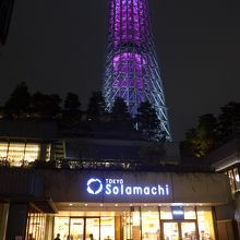 ソラマチ入り口付近とスカイツリー