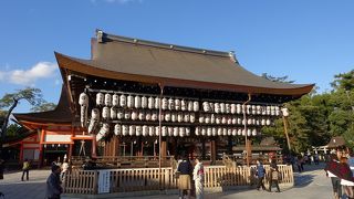 奉納された提灯が並ぶ