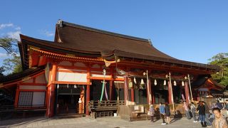 ちょうどお賽銭を回収してました