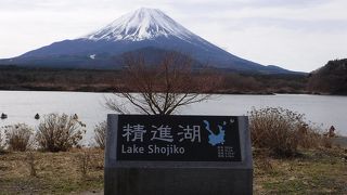 静かな場所で富士の絶景を楽しむ