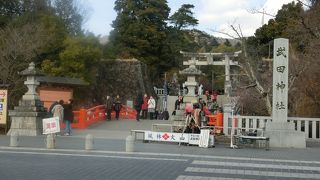甲府市内に立地の大規模神社。　御朱印もある神社です。