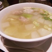 魚団子と冬瓜のスープ。ちょっと薄味
