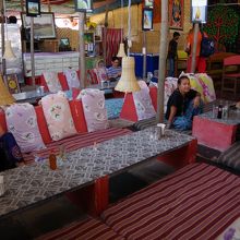 座椅子に座って長時間くつろぎたい方は、こちらへ