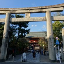 奥に見えるのが南楼門。