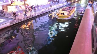 お好み焼きみたいな街だ