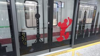 乗る前に荷物検査があります。