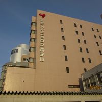 立派なホテルの外観 