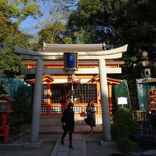 末社の美御前社。