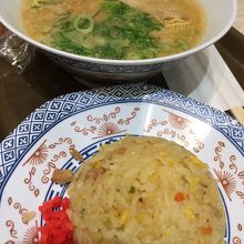 麺恋家 ひらかたパーク店