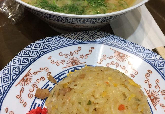 フードコート内のラーメン屋さん。