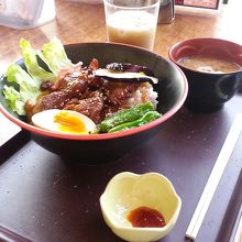 ホロトロ豚バラの旨旨丼。