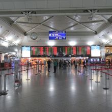 アタテュルク国際空港 (IST)