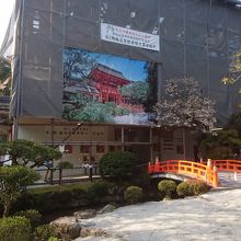 楼門は立て替え工事中でした。