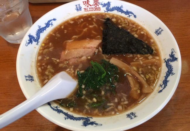 由比ヶ浜の老舗中華の味楽でラーメン