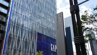 交通量の多い通り