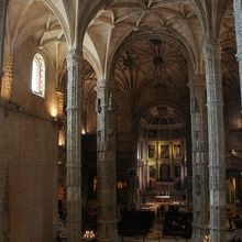 上の階から見た礼拝場