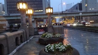 「おほえばし」と刻まれている。