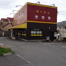 他の店舗と異なり、茶色い