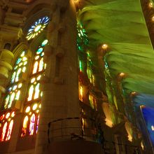内部のステンドグラス