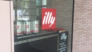 ビジネス街のコーヒー休憩