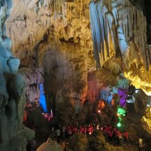 内部も高低差があり、坂道です