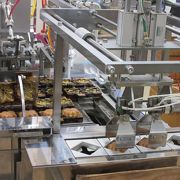 もみじ饅頭だけではなく、様々なお土産も揃っています