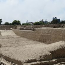 外から見ています