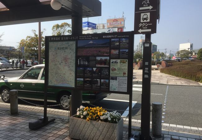 駅内に喫茶店がある