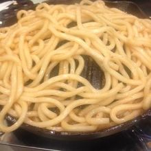 ホルモン鍋のしめ、うどんチーズ。