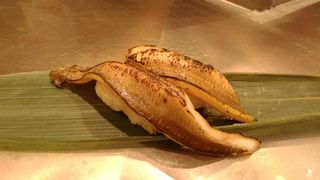 乗り換え時間に美味しい寿司が楽しめる。