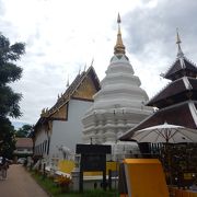 チェンマイ市芸術文化センターの斜め前にある寺院