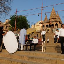 ガートの下の方の段では、何やら記念撮影も行われていました。