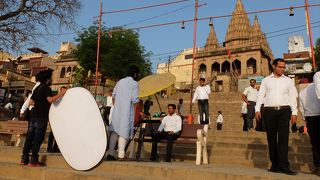 このガートそばの広場では、規模の大きなヨガ・レッスンが見られました。