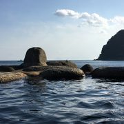 素晴らしい海沿い露天温泉「黒根岩風呂」～東伊豆町北川温泉～