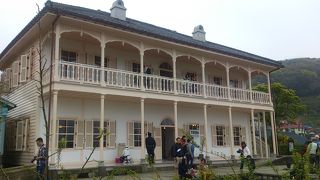 2階のベランダに上がれます