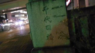 石造りの重厚な感じがある橋