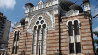 呼び鈴を押して中に入ります