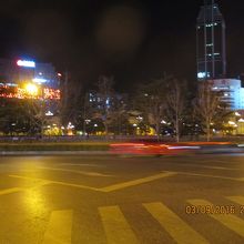 南側から大連人民文化クラブ(コンサートホール兼劇場)の方を見